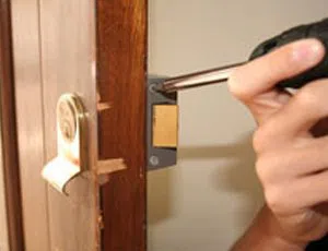 Locksmith Store Naperville, IL 630-364-4432 - change-locks-service